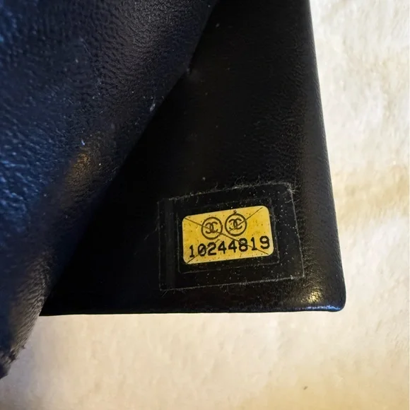 CHANEL Black Wallet - Picture 3 of 12